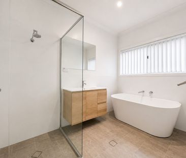 Brand new Villa! - Photo 5