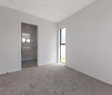 Brand New Three bedroom with Views! - Photo 3