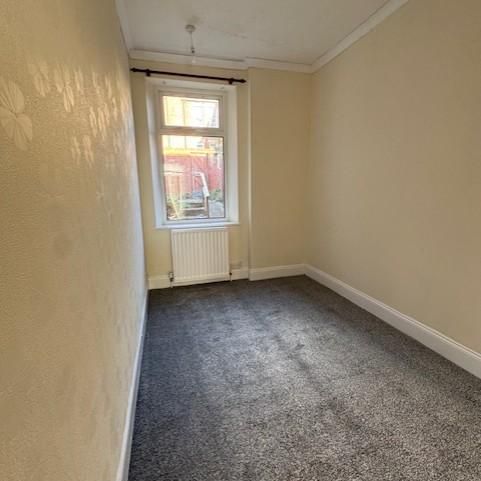 2 bedroom ground floor flat to rent - Photo 1