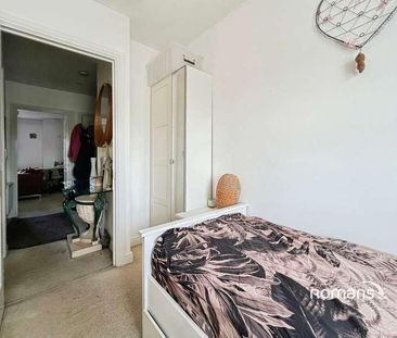 Tom Evans Court, Hamilton Road, High Wycombe, Buckinghamshire, HP13 - Photo 3