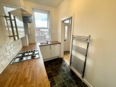 2 bedroom terraced house to rent - Photo 2