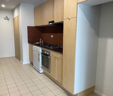 One Bedroom Apartment with Registered Car Space - Photo 2