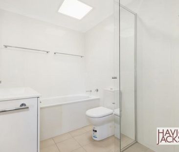 2 / 34 Stoneleigh Street, Albion QLD 4010 - Photo 5