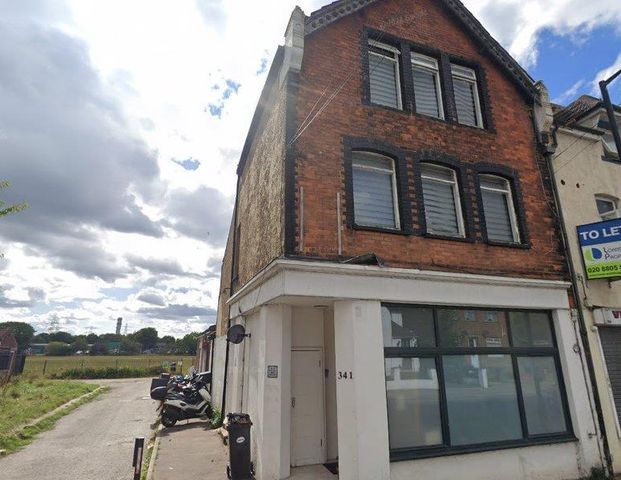 Ordnance Road, Enfield EN3, London - Photo 1