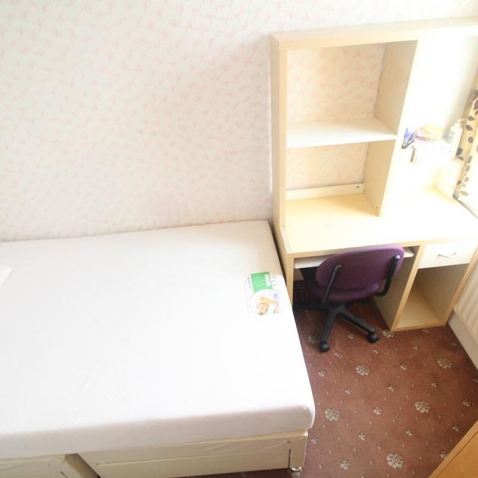 4 bedroom terraced house to rent - Photo 1