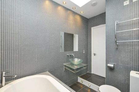 2 bedroom penthouse to rent - Photo 2