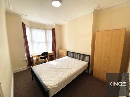 4 bedroom terraced house to rent - Photo 3