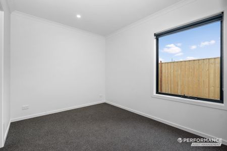 6 Falstaff Street, Fraser Rise VIC 3336 - House For Rent | Domain - Photo 2
