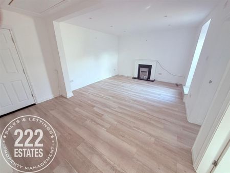 Barnsfold Road - Stockport - SK6 - Photo 4