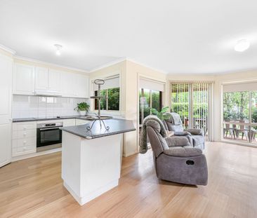 Charming 3 Bedroom Townhouse - Photo 4