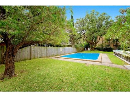 BRIGHT TWO BEDROOM WITH DISTRIC VIEWS - Photo 4