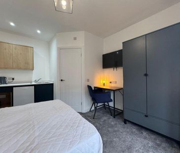 1 bedroom in a house share to rent - Photo 5