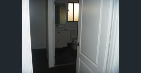 MODERN TOWN HOUSE - Photo 3