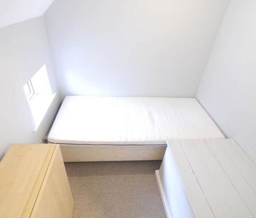 4 bedroom semi-detached house to rent - Photo 3