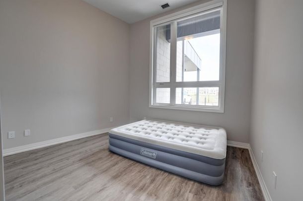 For Lease - 3265 Carding Mill Trail Unit# 101, Oakville, Ontario - Photo 1