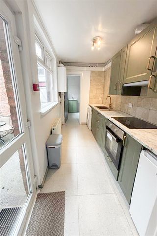 194A, Ravenhill Road, Belfast, BT6 8EF - Photo 4