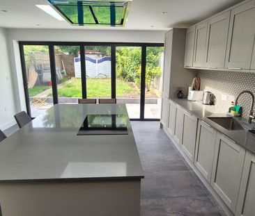 Sparkbridge Road Room 3 - Photo 2