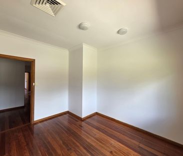 Breathtaking Valley Views – Peaceful Family Living - Photo 5