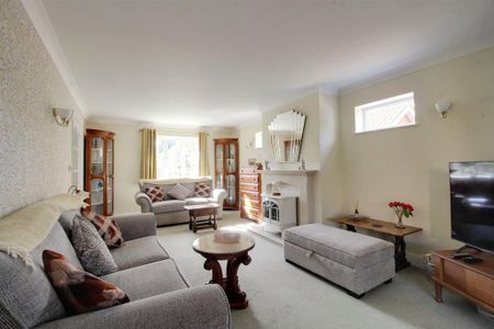 4 bedroom detached house to rent - Photo 3