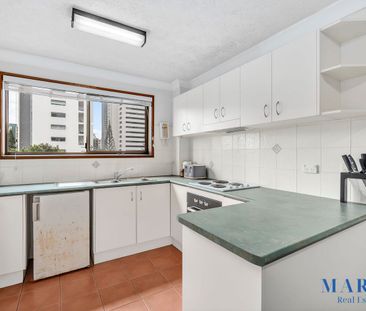 Luxury Beachside Living in the Heart of Broadbeach - Photo 3