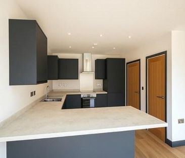 4 bedroom semi-detached house to rent - Photo 6