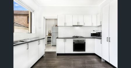 Stunning 4-Bedroom Family Home with Pool in Strathfield - Photo 4