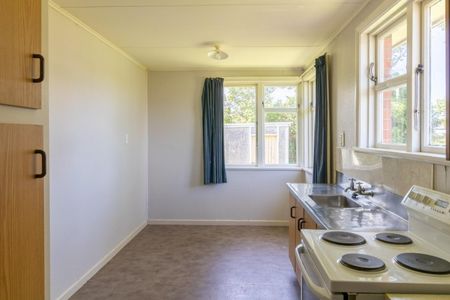 Sunny 3 Bedroom Home in Glengarry! - Photo 5