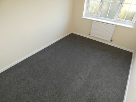 3 bed House - To Let - Photo 3