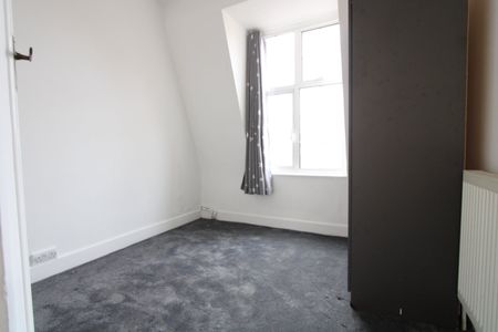 3 Bed Flat, Manor Court, SW16 - Photo 4