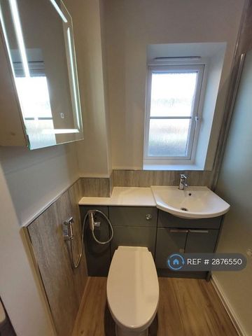 3 bedroom terraced house to rent - Photo 5