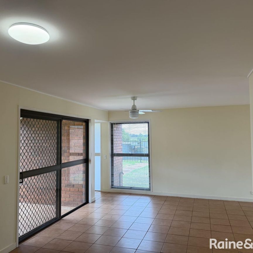 3 Bedroom Brick home with Single Garage - Photo 1