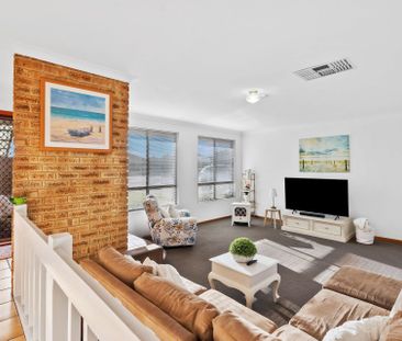 Ideal Home in a Sought after Location&excl; - Photo 2