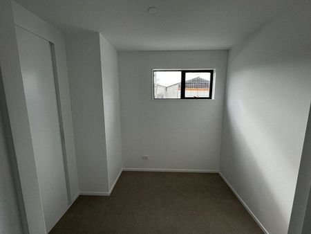 3 Bedroom + 1.5 Bathroom + Parking Space - Photo 3