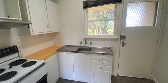 Bedsitter Available in Lansdowne Street - Photo 2