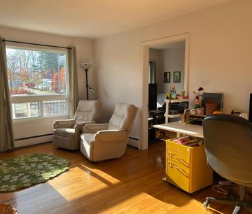 Grand 4½ mi-meublé, chauffé et à deux pas de l'Uni à louer - Photo 2