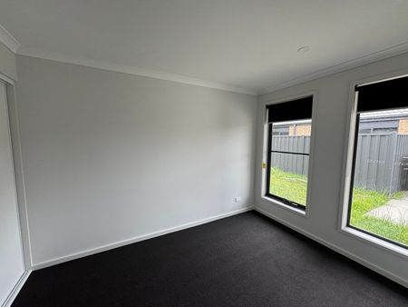 STYLISH TOWNHOUSE IN A QUIET, CENTRAL LOCATION - Photo 2