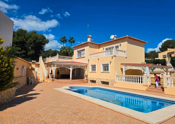 LONG TERM RENTAL Beautiful villa with sea views for rent in Benissa coast with 5 bedrooms.