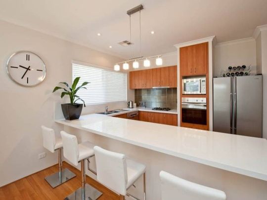 FANTASTIC STREET FRONT VILLA IN PRIME LOCATION HOME OPEN WEDNESDAY 15 APRIL AT 9.30AM SHARP! - Photo 1