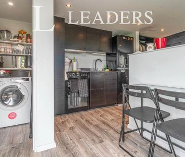 Studio to rent - Photo 3