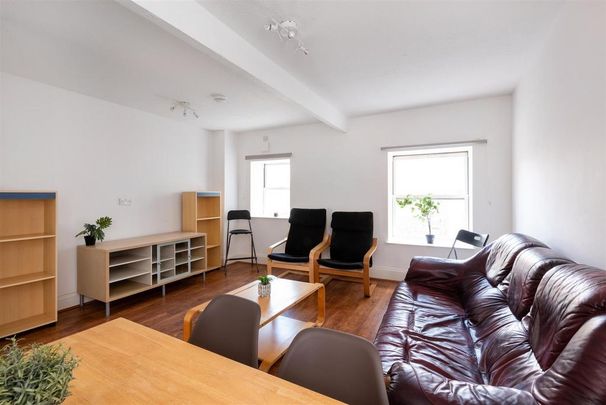 4 bedroom mews to rent - Photo 1