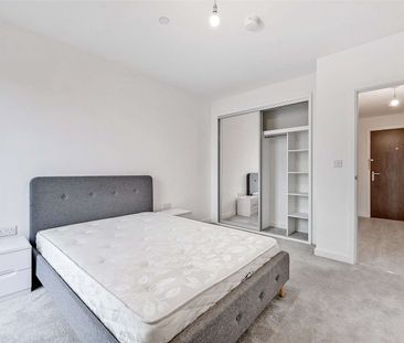 A brand new one bedroom Flat with balcony and lift access in Hayes. - Photo 5