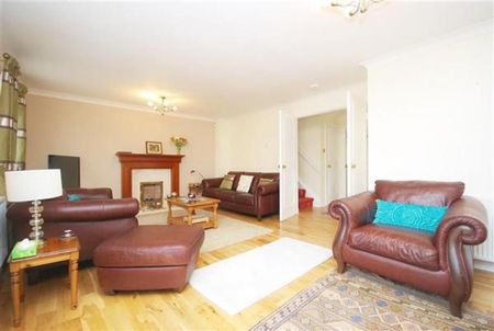 4 bedroom detached house to rent - Photo 3
