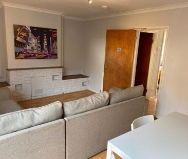 4 bedroom semi-detached house to rent - Photo 2