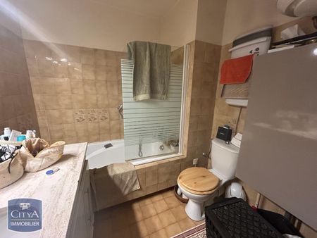 Location Appartement 1 pièce 26m² ST LAURENT DU VAR 06700 - Photo 4