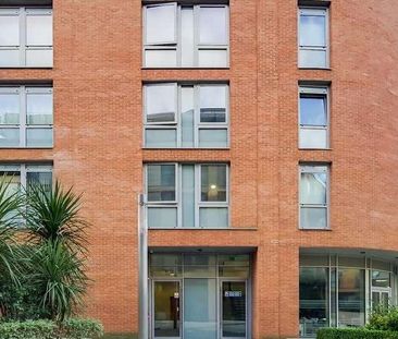 Plaza Gardens, East Putney, SW15 - Photo 1