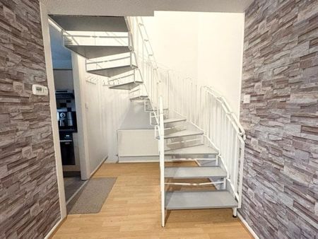 Drake Hall, Westhoughton BL5 - Photo 5