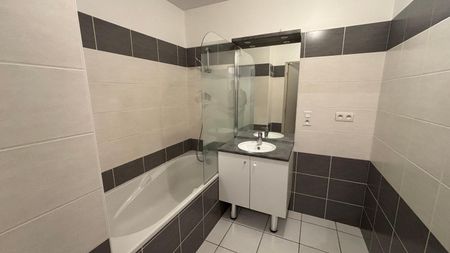 Location Appartement 3 pièces 73m² CHAMALIERES 63400 - Photo 5