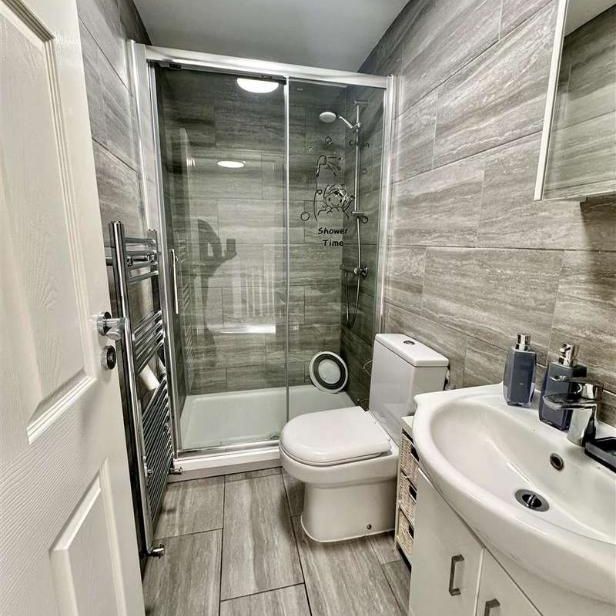 Bilton Road, Perivale, Greenford, UB6 - Photo 1