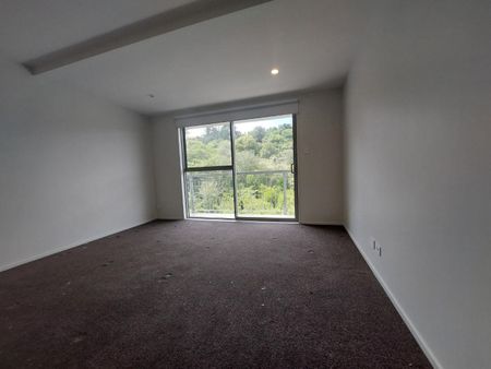 Modern Family Home - Photo 4