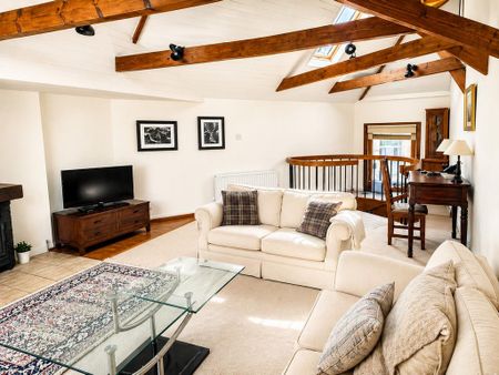 3 bedroom mews to rent - Photo 2